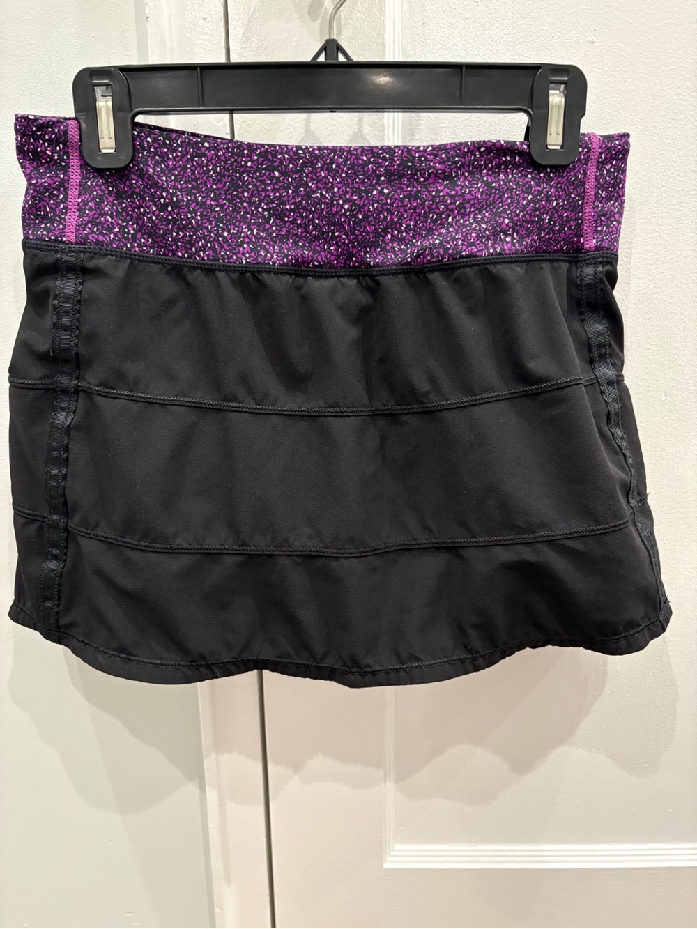 Lululemon Skort Skirt Purple Black Print Fits Size 6 Running Tennis Activewear